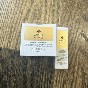 GUERLAIN Abeille Royale Skincare Set in White and Gold